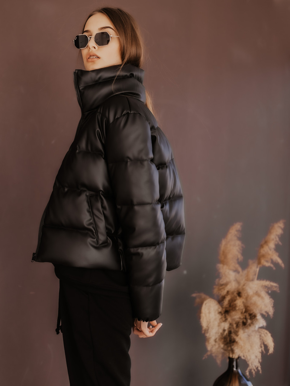 Куртка жіноча пуховик укорочений 'Bubble' від Intruder еко-шкіра чорний - Фото 10