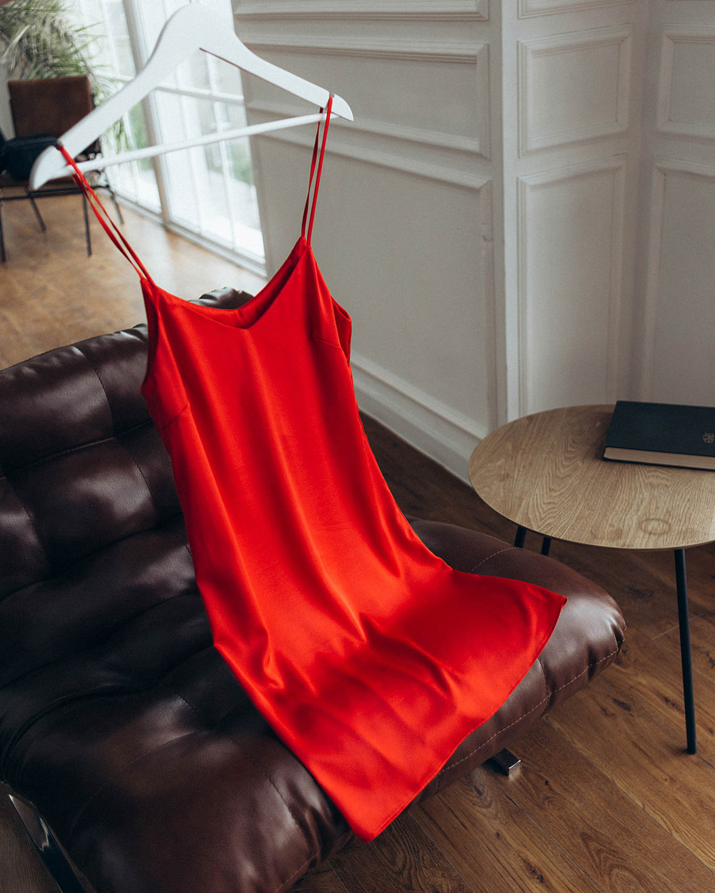 Шелковое платье женское летнее красное в бельевом стиле от бренда Тур - Фото 1