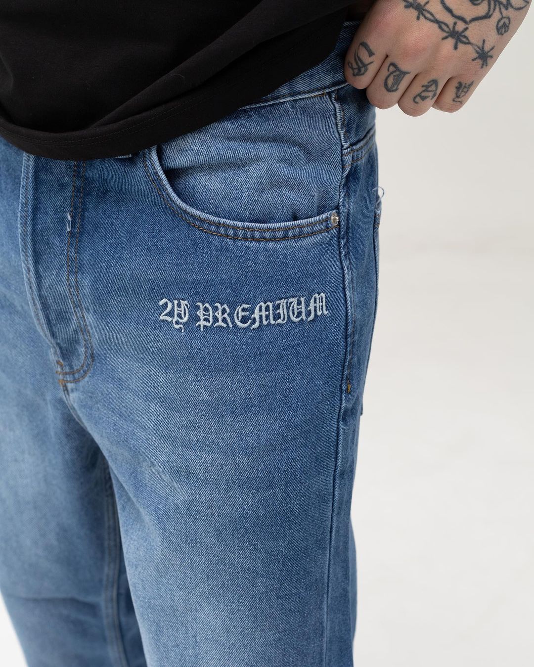 Мужские синие джинсы BEZET базовые с вышивкой - Фото 1