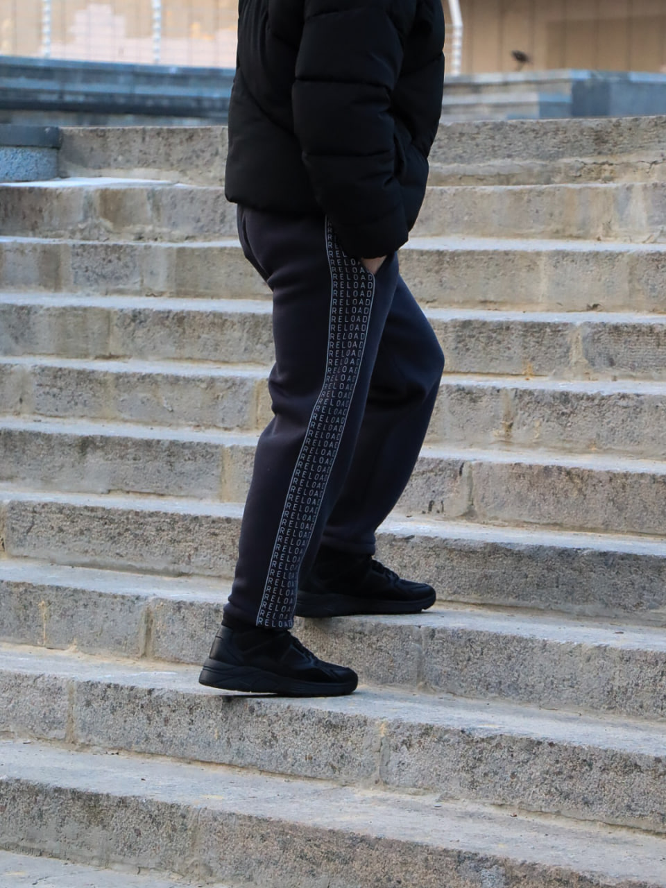 Чоловічі теплі спортивні штани з принтом Enjoy Reload графіт - Фото 2