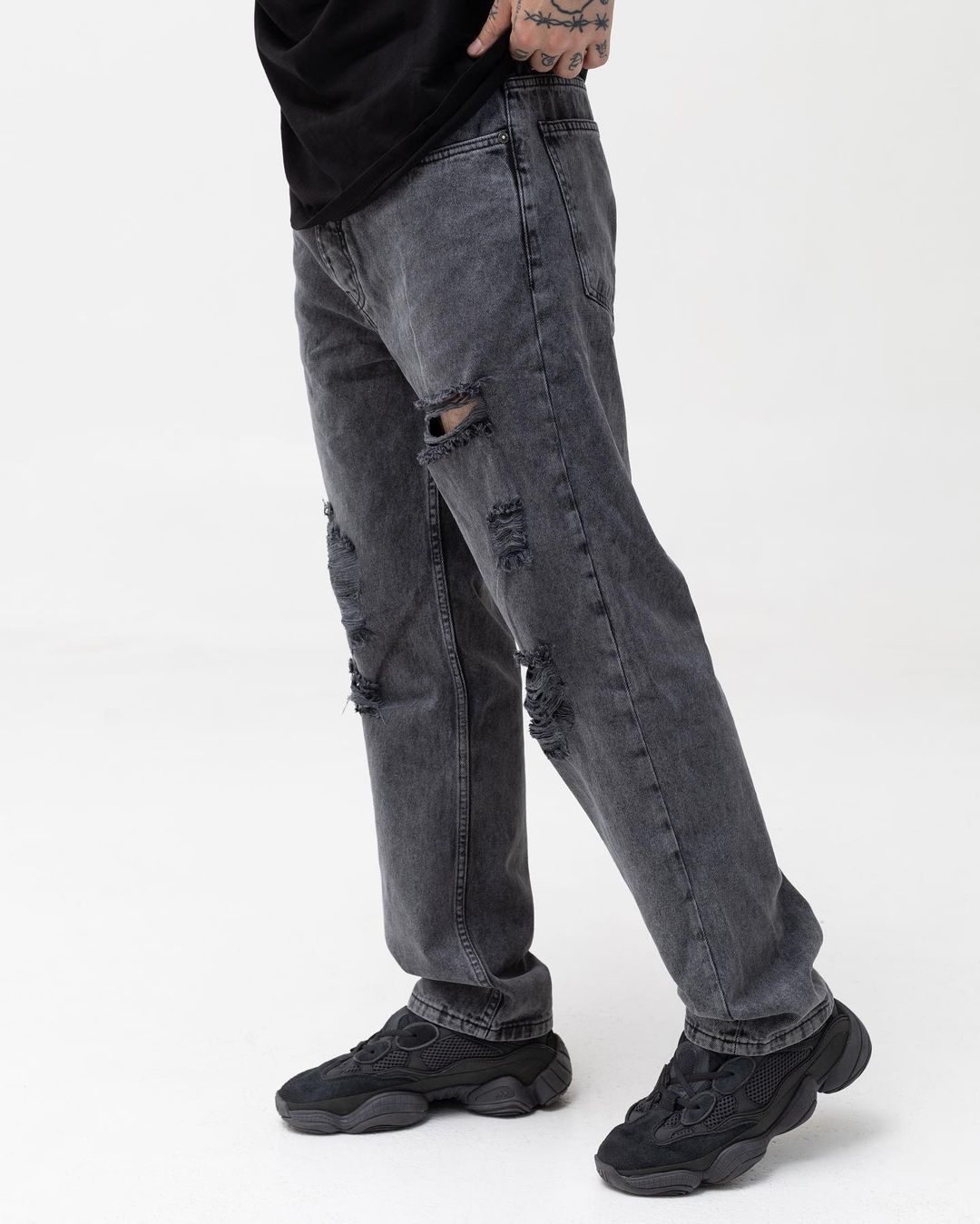 Базовые рваные темно-серые джинсы от BEZET - Фото 1