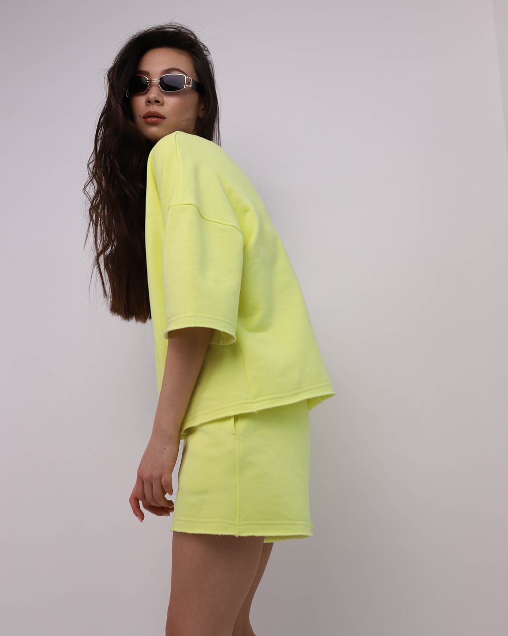 Літній комплект футболка і шорти жіночий жовтий оверсайз модель Ронні TURWEAR - Фото 1