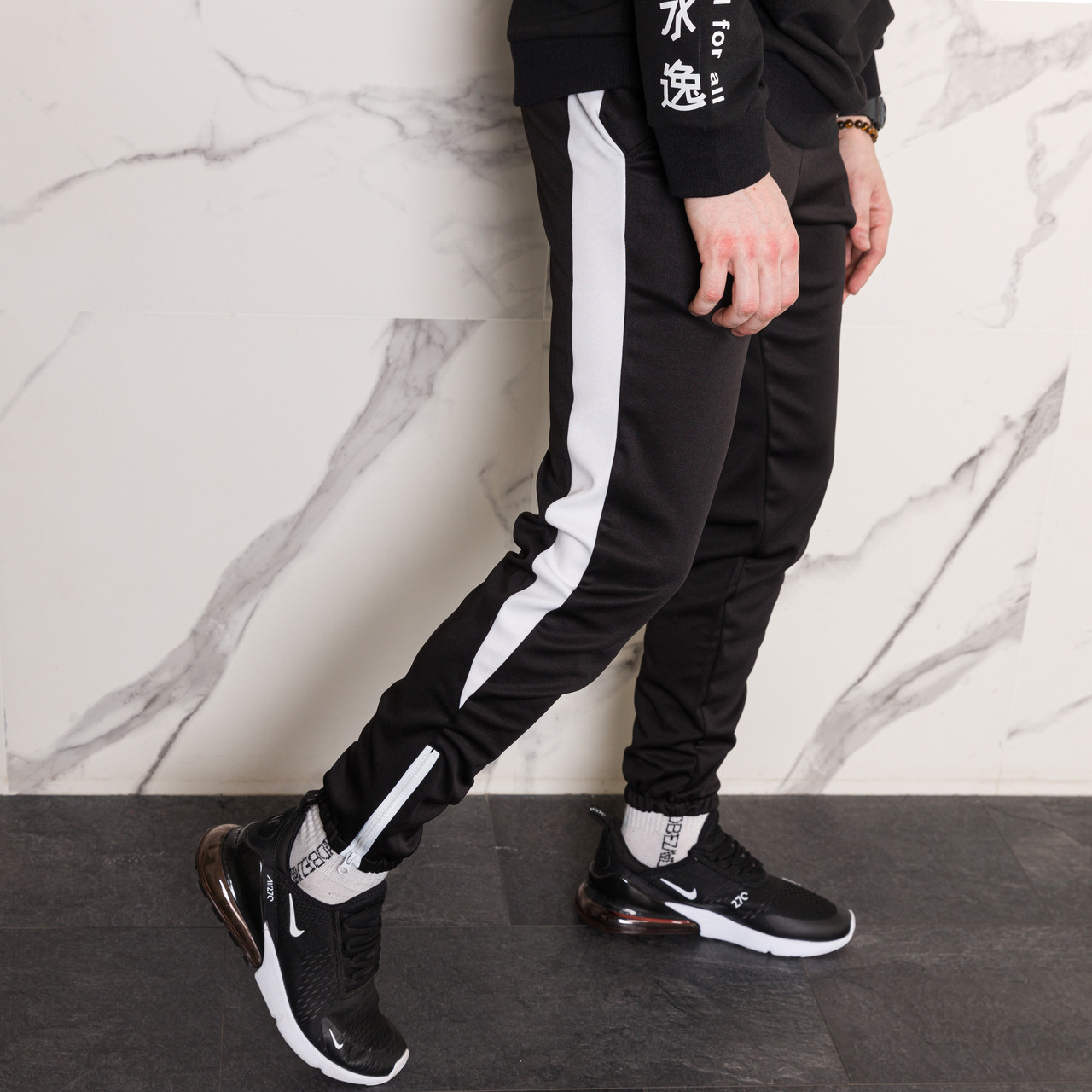 Спортивные штаны черные с белым лампасом мужские бренд ТУР модель Рокки (Rocky) TURWEAR