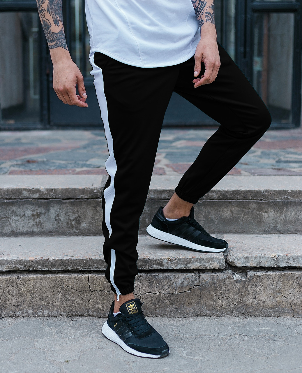 Спортивные штаны черные с белой полоской (лампасом) мужские бренд ТУР модель Рокки (Rocky) TURWEAR