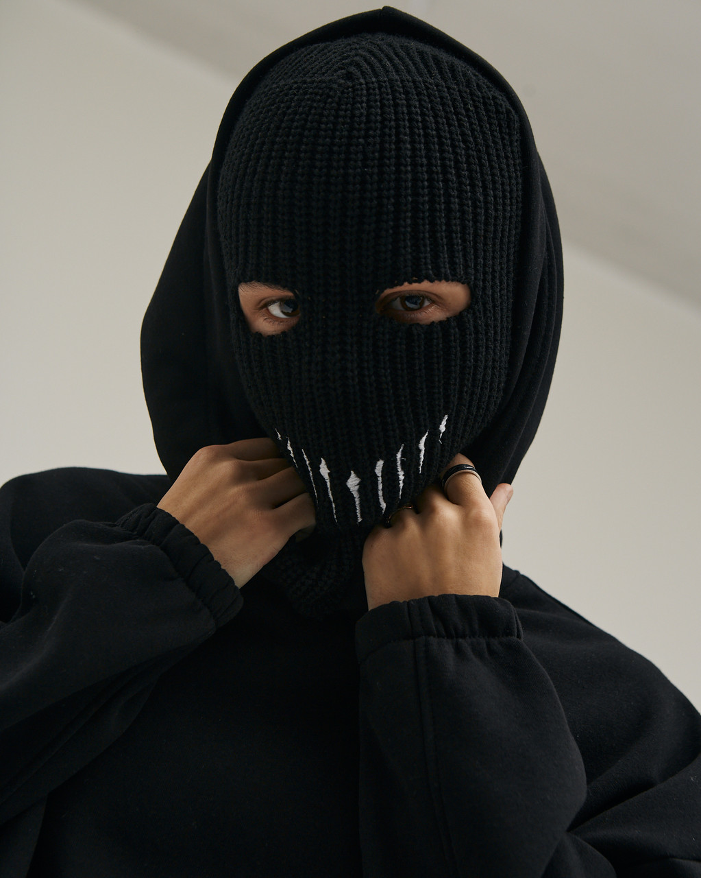 Молодіжна Балаклава Веном із вишивкою від бренду ТУР чорний TURWEAR - Фото 2