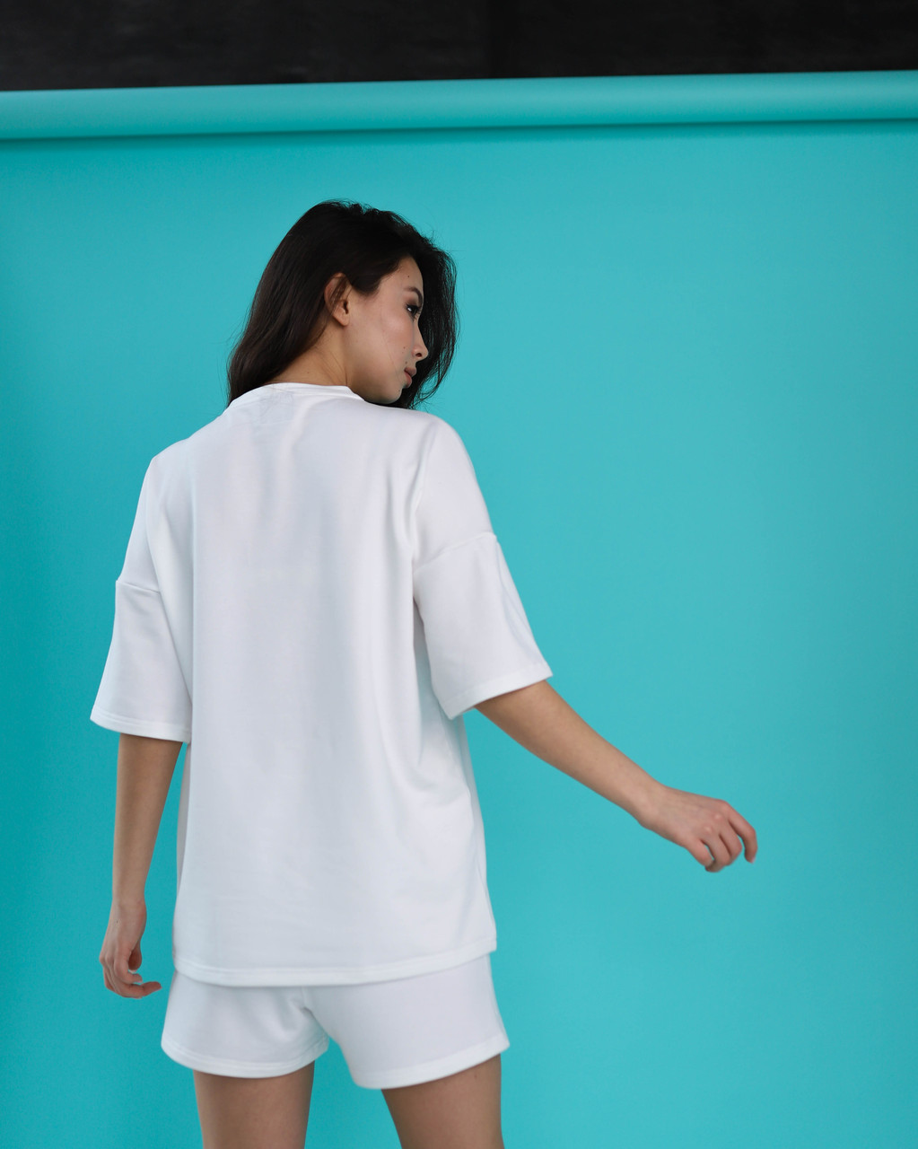 Летний комплект футболка и шорты женский белый оверсайз модель Мия TURWEAR - Фото 1