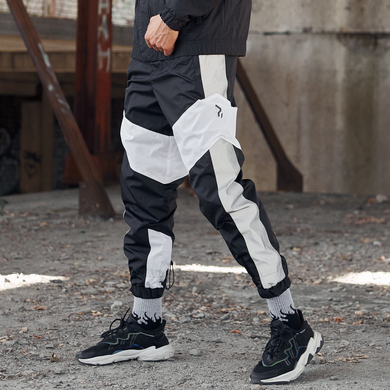 Теплі спортивні штани Split чорно-білі з рефлективом Пушка Огонь
