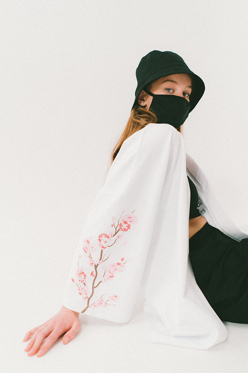 Комплект кимоно и шорты женские черно-белые модель Сакура от бренда Тур TURWEAR - Фото 1