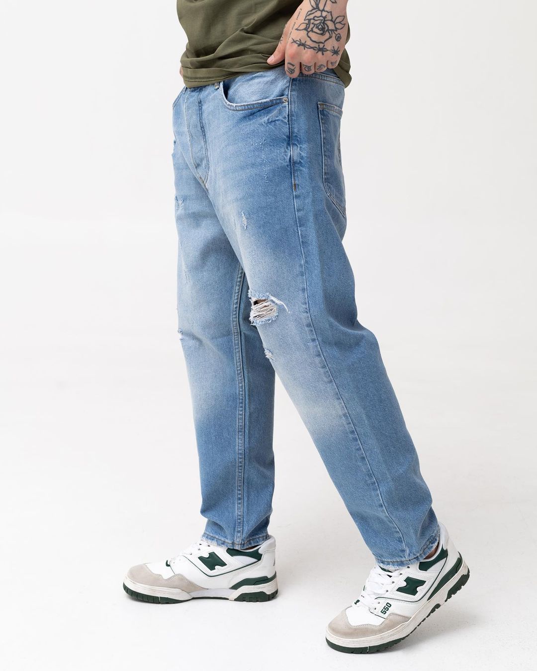 Чоловічі блакитні джинси BEZET базові з перфорацією - Фото 4
