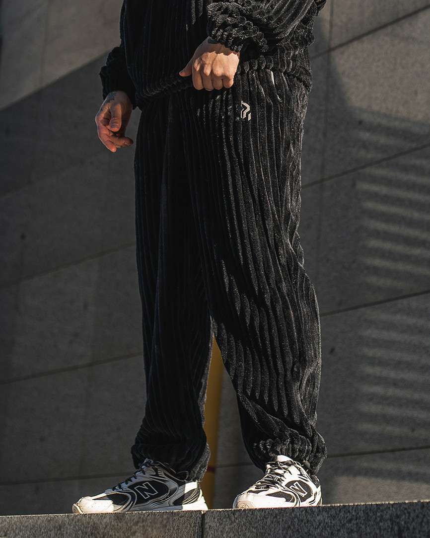 Спортивні штани оверсайз плюшеві OGONPUSHKA Kiss чорні Пушка Огонь - Фото 3