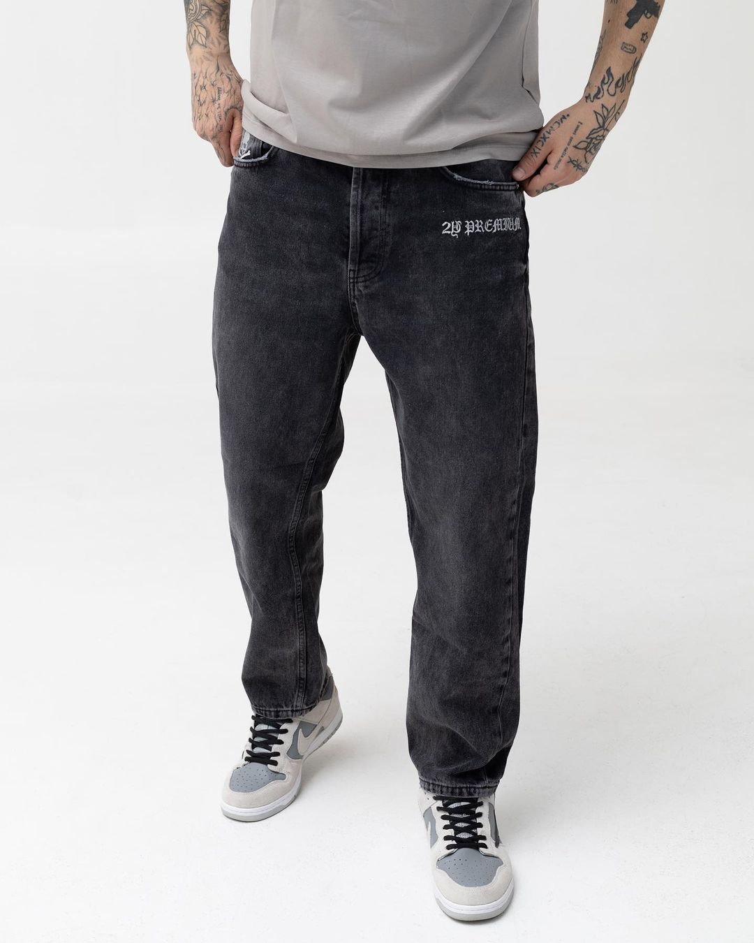 Базовые темно-серые джинсы BEZET с вышивкой
