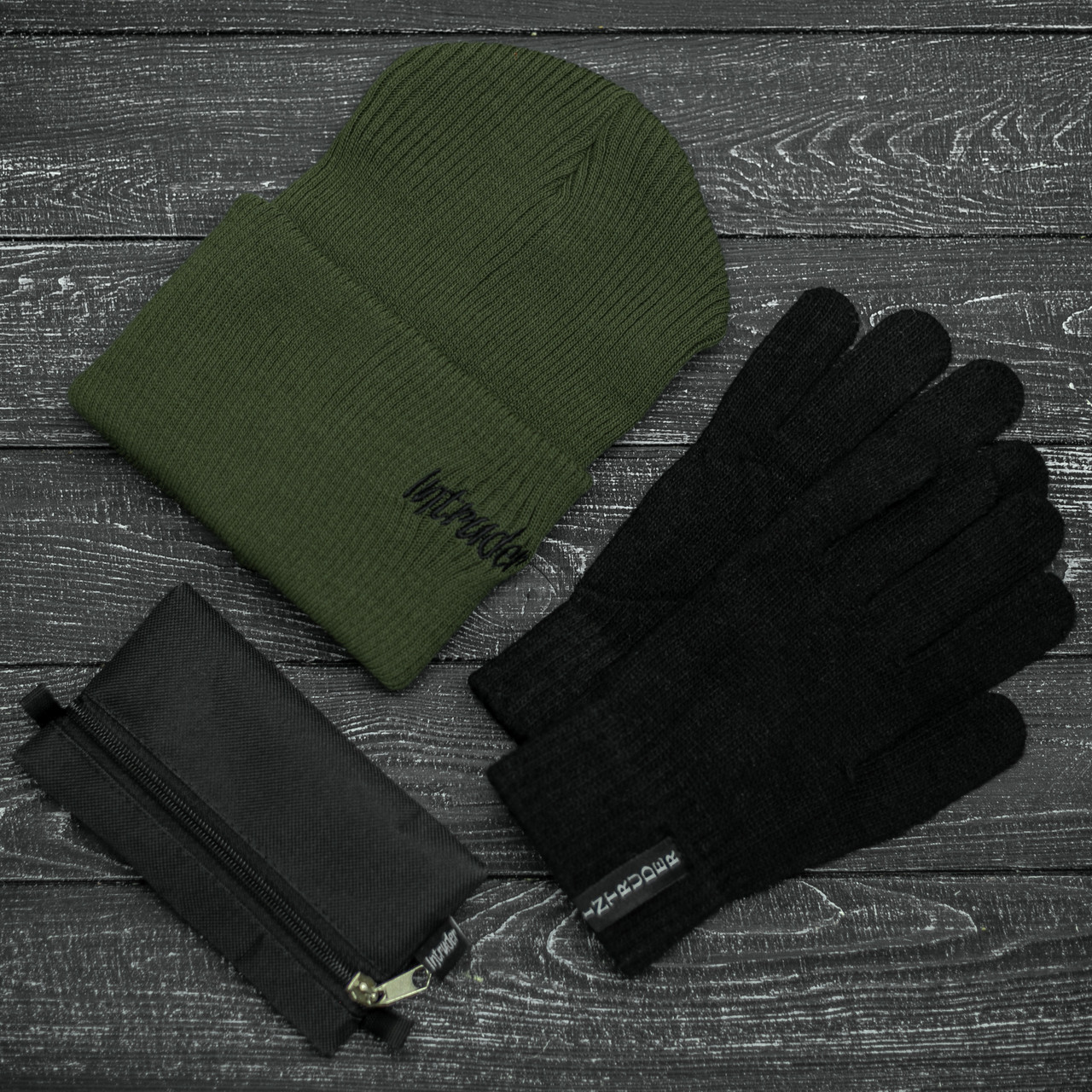 Шапка Мужская/ Женская Intruder зимняя small logo хаки и перчатки черные, зимний комплект
