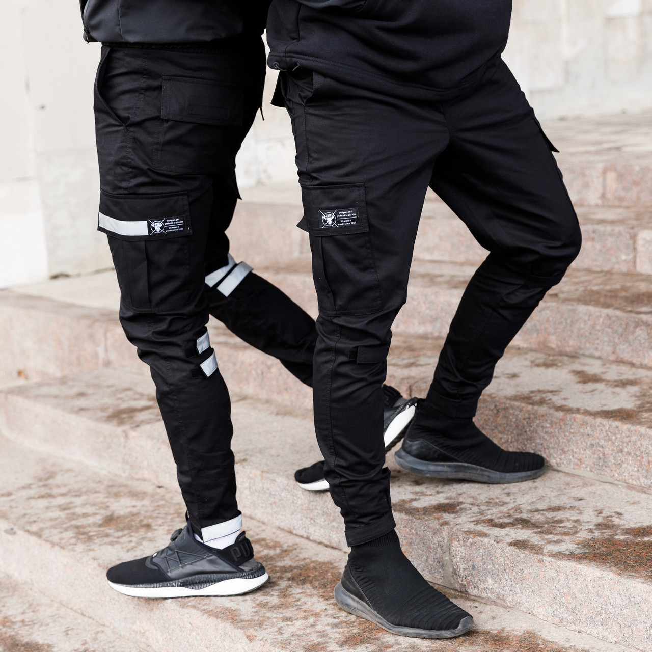 Зауженные карго штаны черные на липучках с рефлектом мужские от бренда ТУР Райот TURWEAR - Фото 3