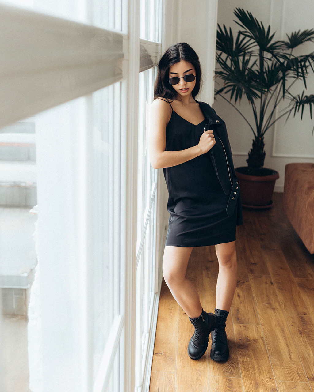 Шелковое платье женское летнее черное в бельевом стиле от бренда Тур - Фото 5