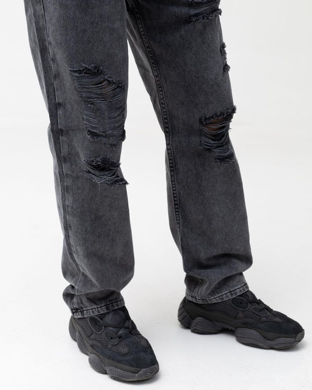 Базові рвані темно-сірі джинси від BEZET - Фото 2