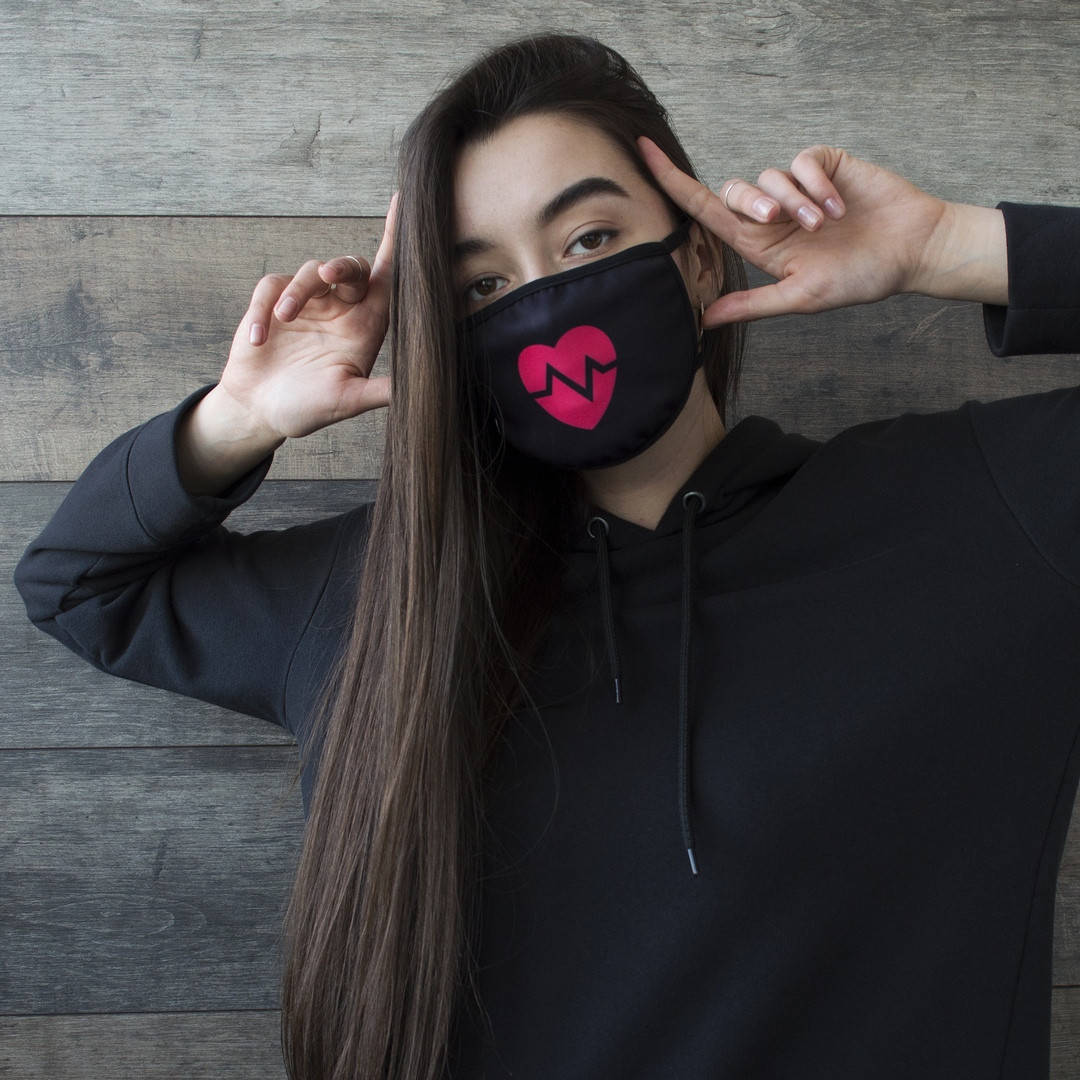 Маска унісекс чорна маска для обличчя з принтом 'Серце' тканинна багаторазова TURWEAR - Фото 2