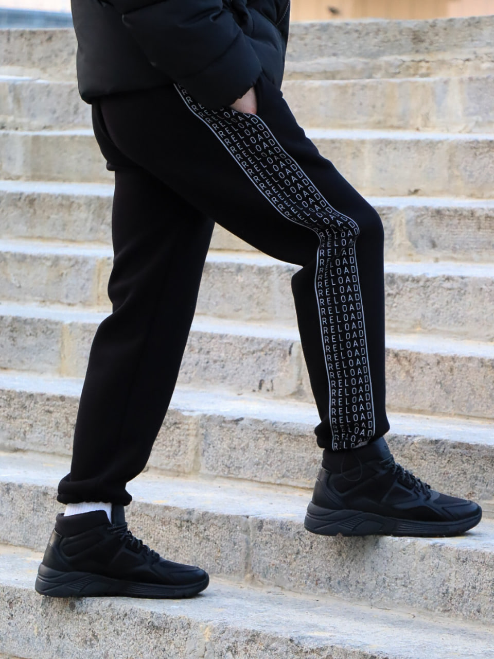 Чоловічі теплі спортивні штани з принтом Enjoy Reload чорні