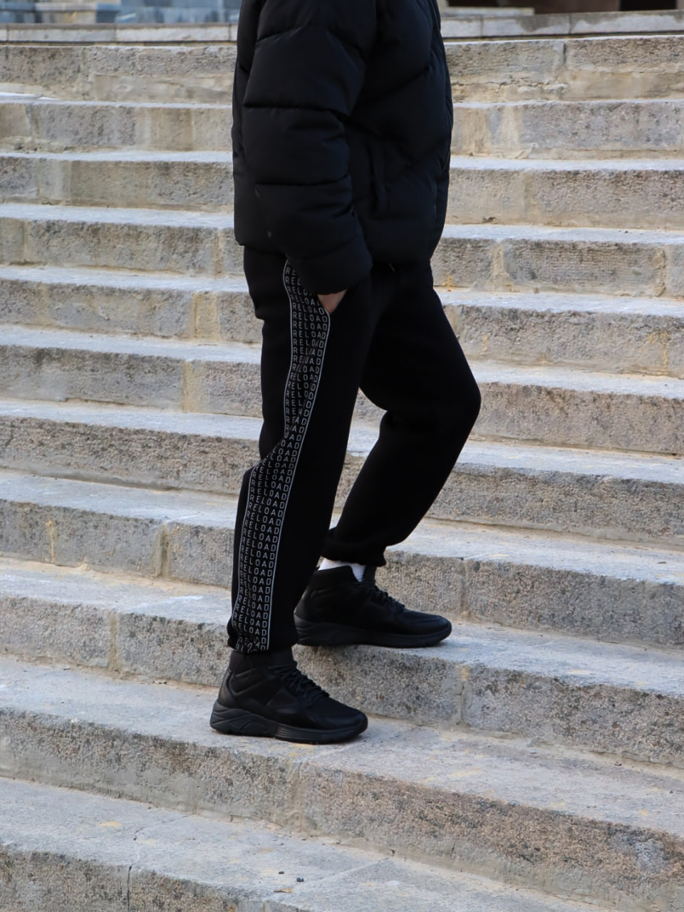 Чоловічі теплі спортивні штани з принтом Enjoy Reload чорні - Фото 6