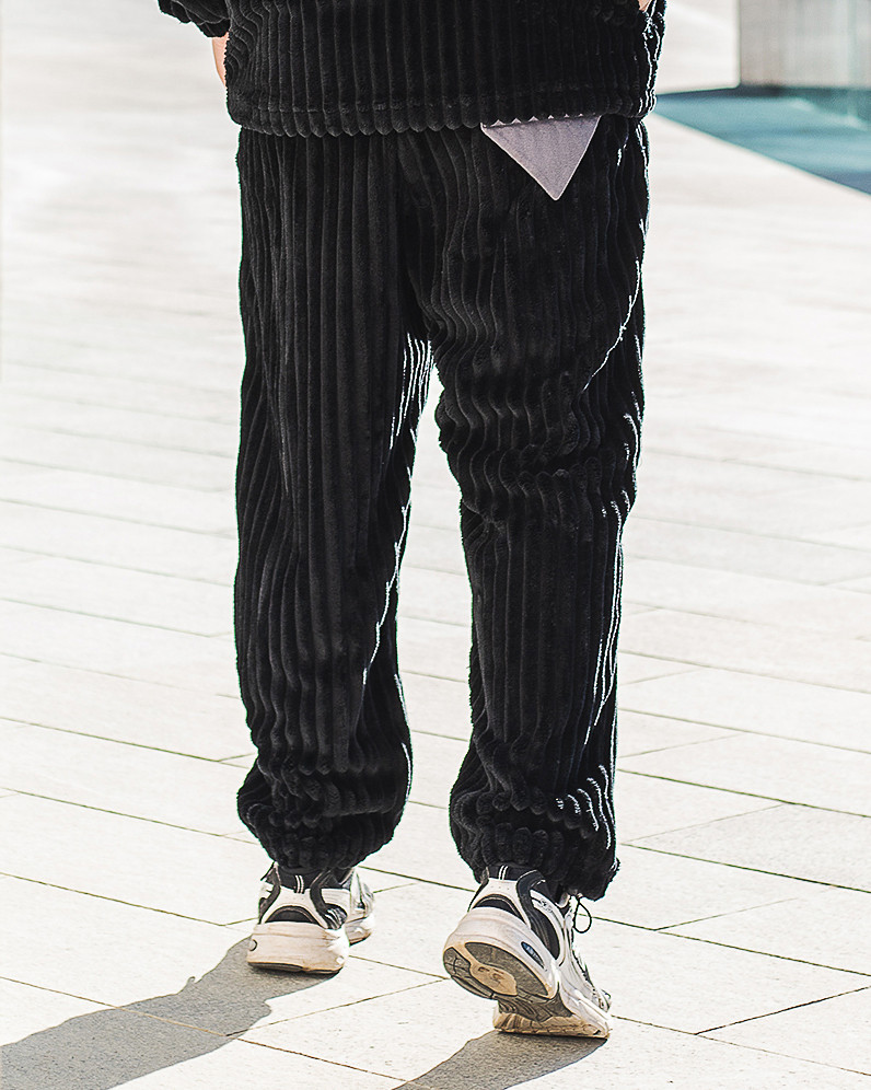 Спортивні штани оверсайз плюшеві OGONPUSHKA Kiss чорні Пушка Огонь - Фото 4