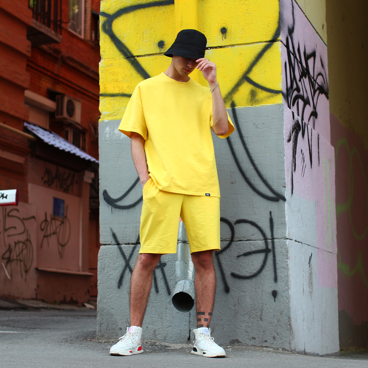 Летний комплект футболка и шорты мужские желтый модель Саммер от бренда Тур TURWEAR - Фото 1