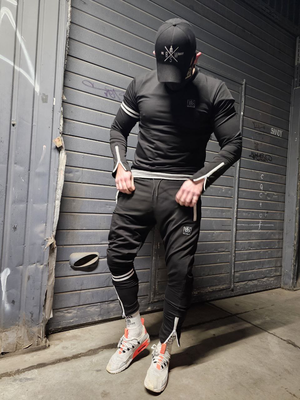 Спортивный мужской однотонный костюм черный B.S.W - Фото 5