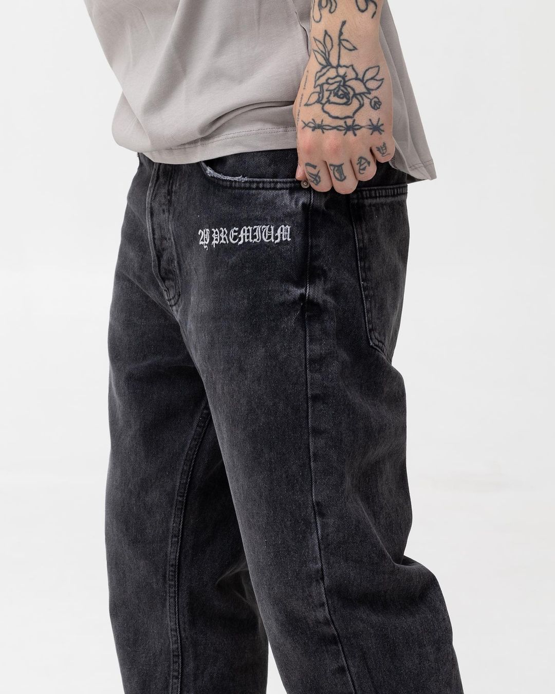 Базовые темно-серые джинсы BEZET с вышивкой - Фото 3