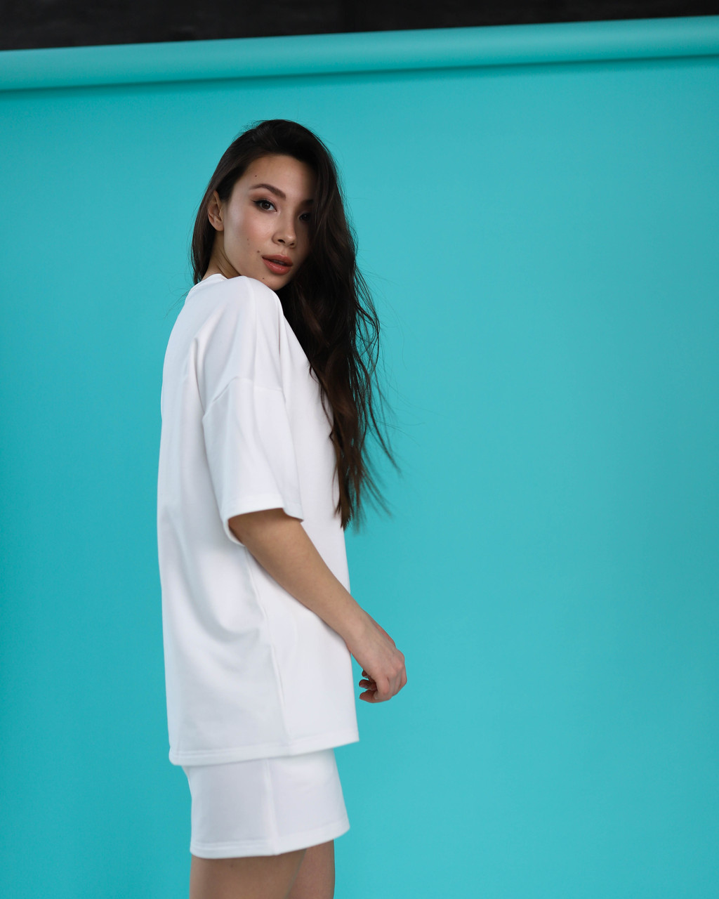 Літній комплект футболка і шорти жіночий білий оверсайз модель Мія TURWEAR - Фото 7
