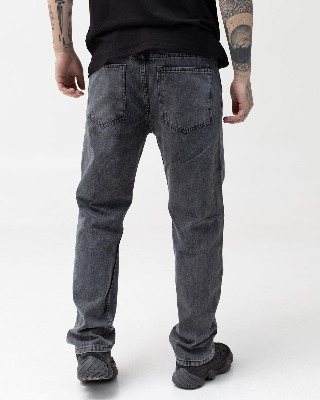 Базовые рваные темно-серые джинсы от BEZET - Фото 4