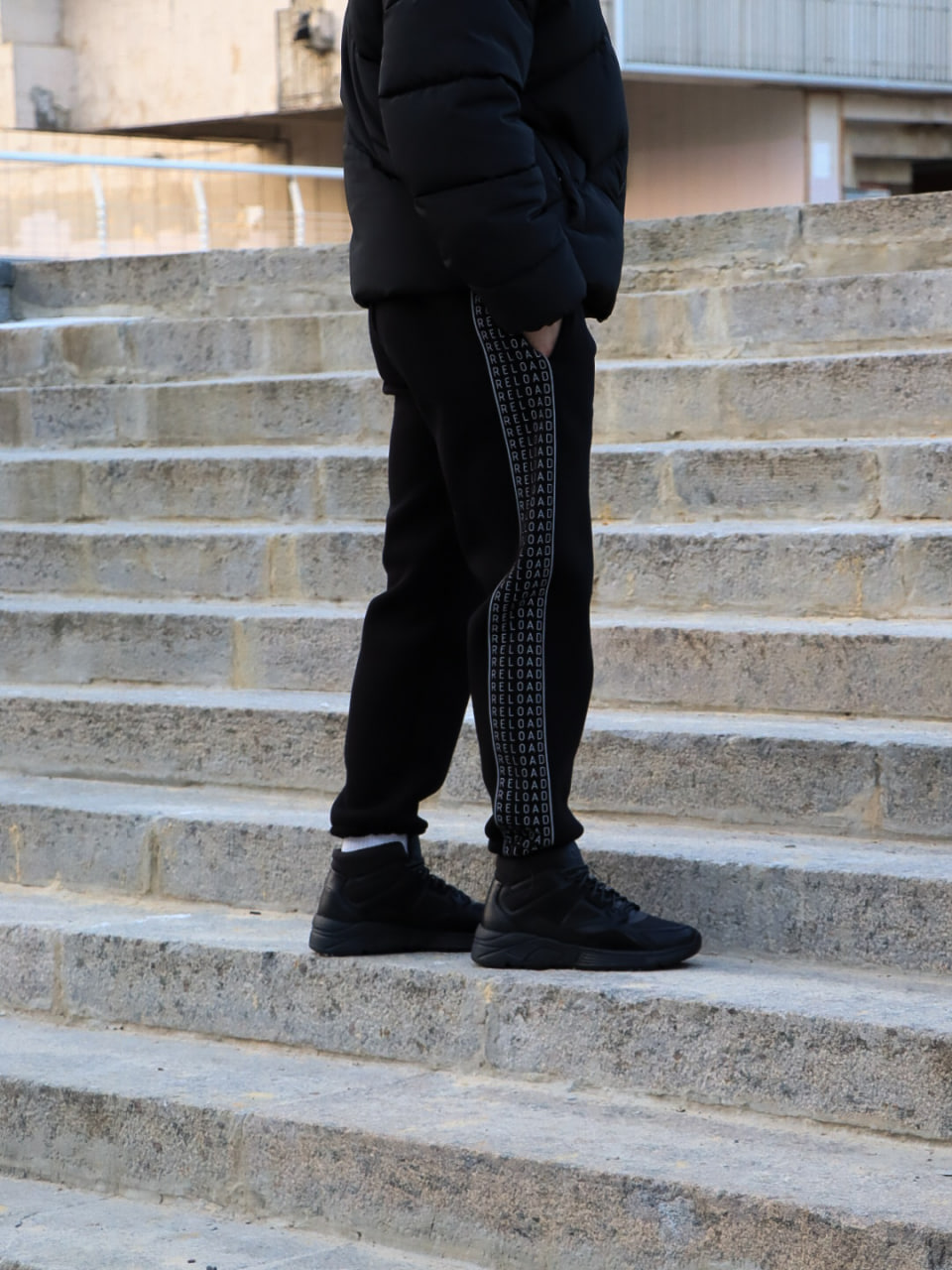 Чоловічі теплі спортивні штани з принтом Enjoy Reload чорні - Фото 3