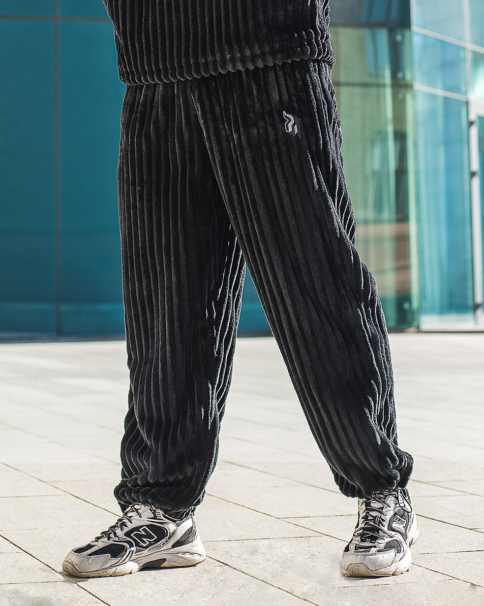 Спортивні штани оверсайз плюшеві OGONPUSHKA Kiss чорні Пушка Огонь - Фото 6