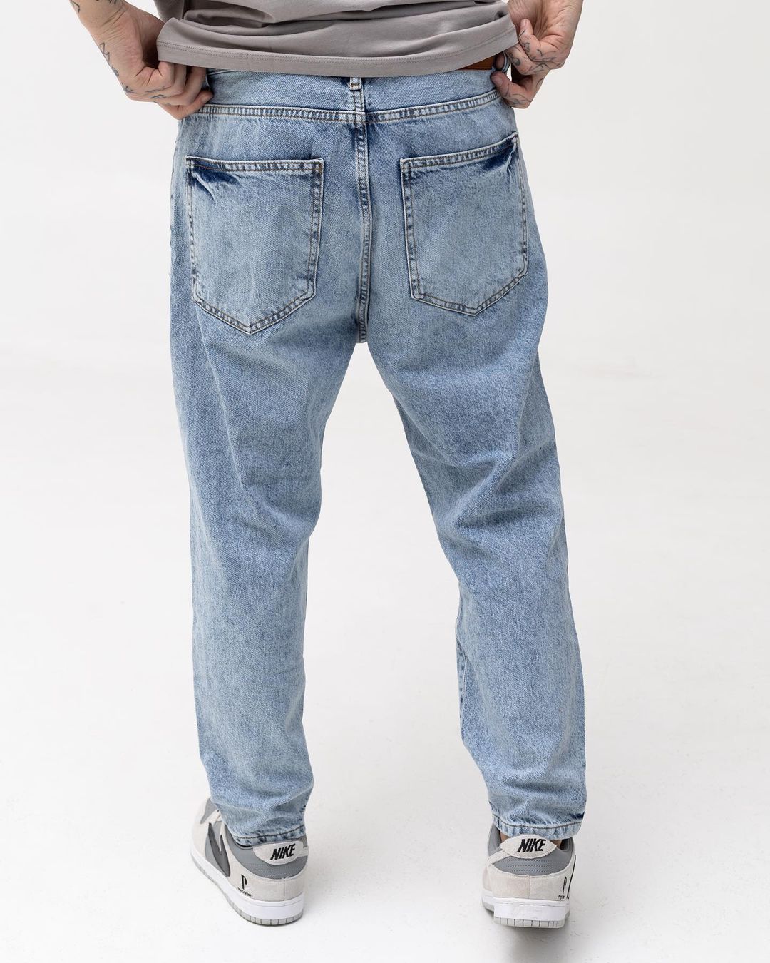 Чоловічі блакитні джинси BEZET з перфорацією - Фото 4