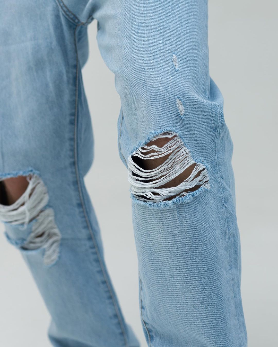 Блакитні джинси з перфорацією BEZET  - Фото 5