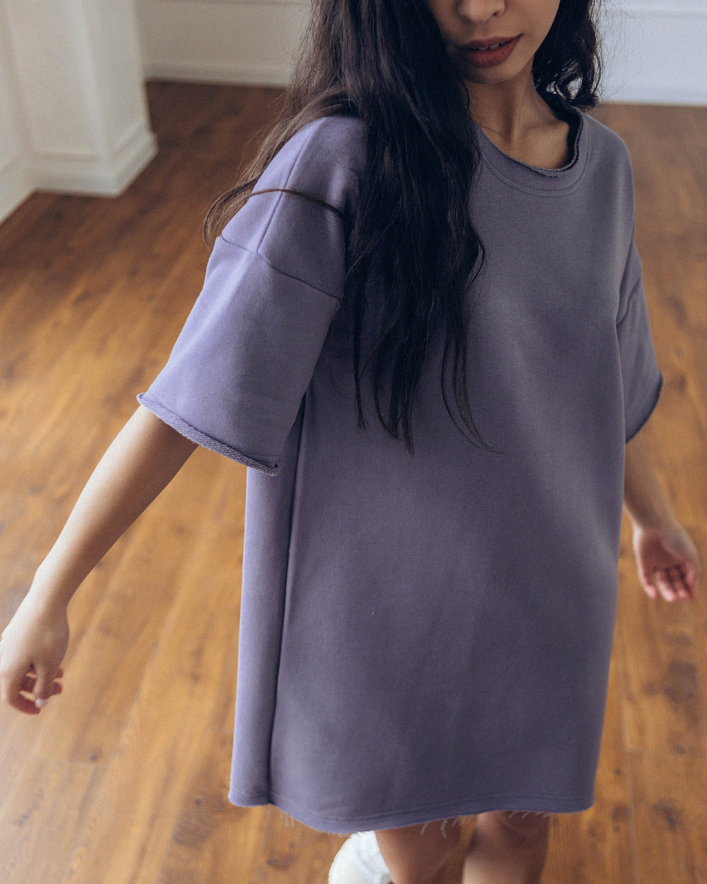Платье футболка женское Кайли летнее свободное серое TURWEAR - Фото 6
