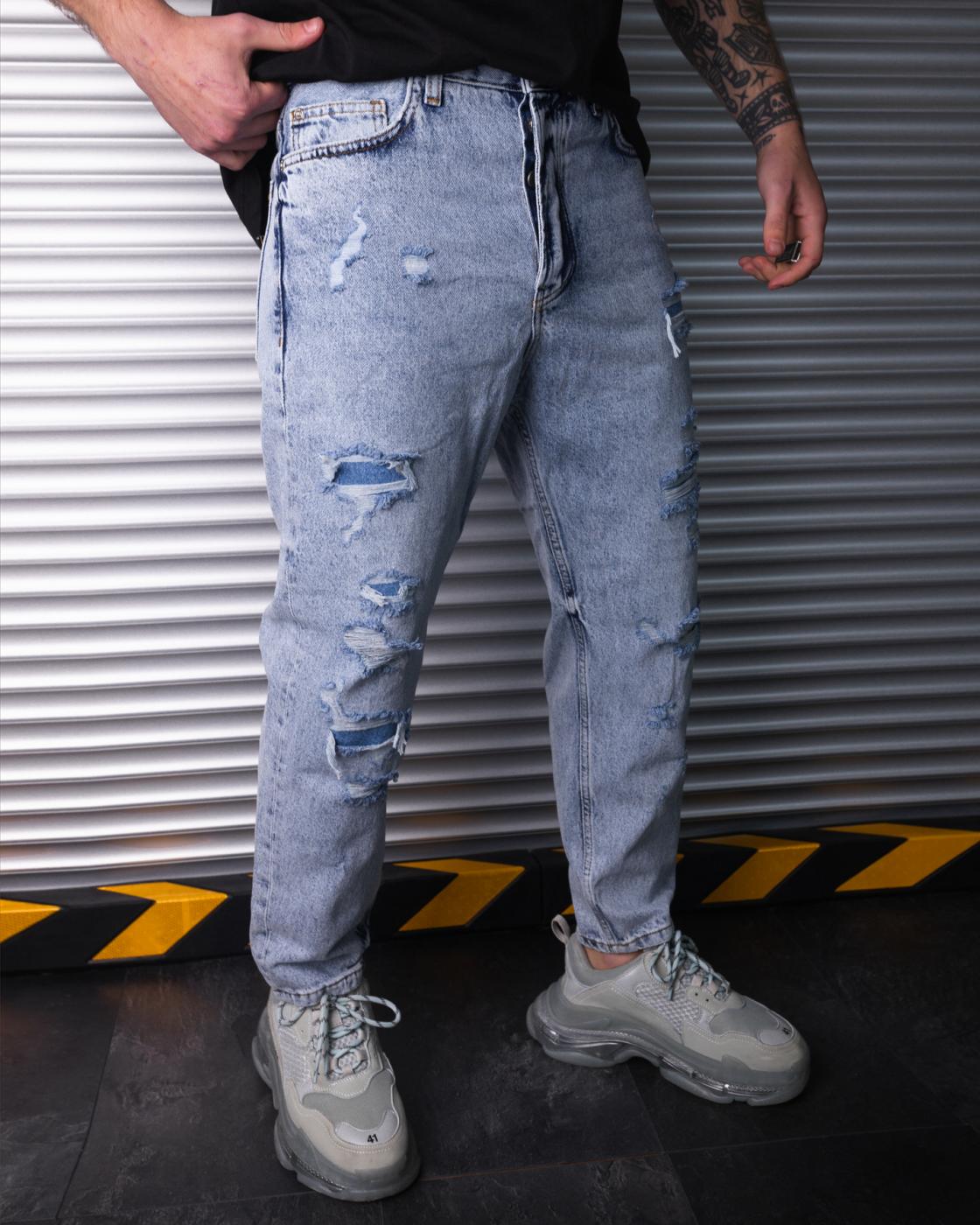 Светло синие зауженные джинсы с перфорацией BEZET для парня - Фото 4