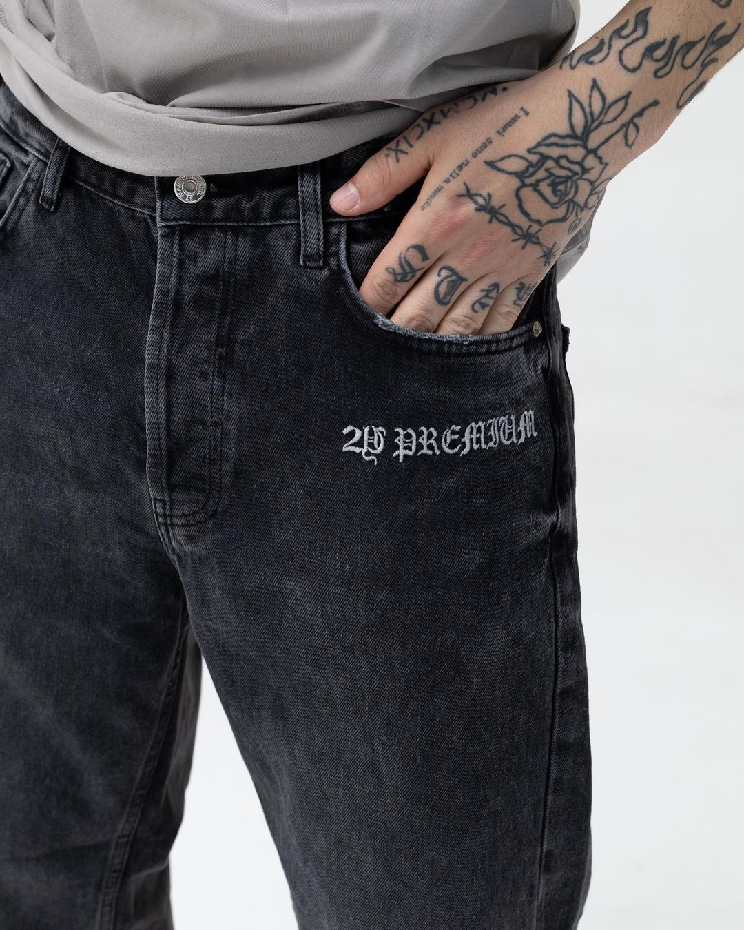 Базові темно-сірі джинси від BEZET з вишивкою - Фото 4