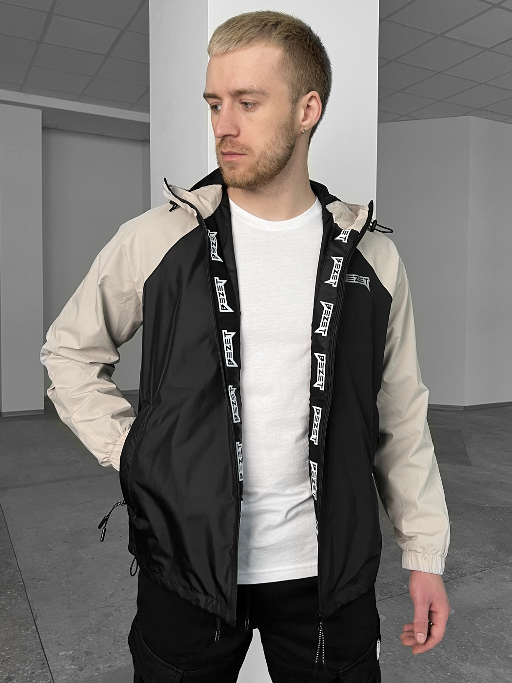 Куртка вітровка BEZET Basic чорний, пісочний - Фото 10
